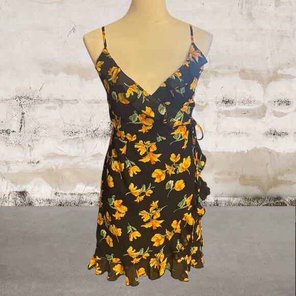 TOPSHOP NWOT Floral Wrap Strappy Mini Dress Size 4 - Picture 4 of 8